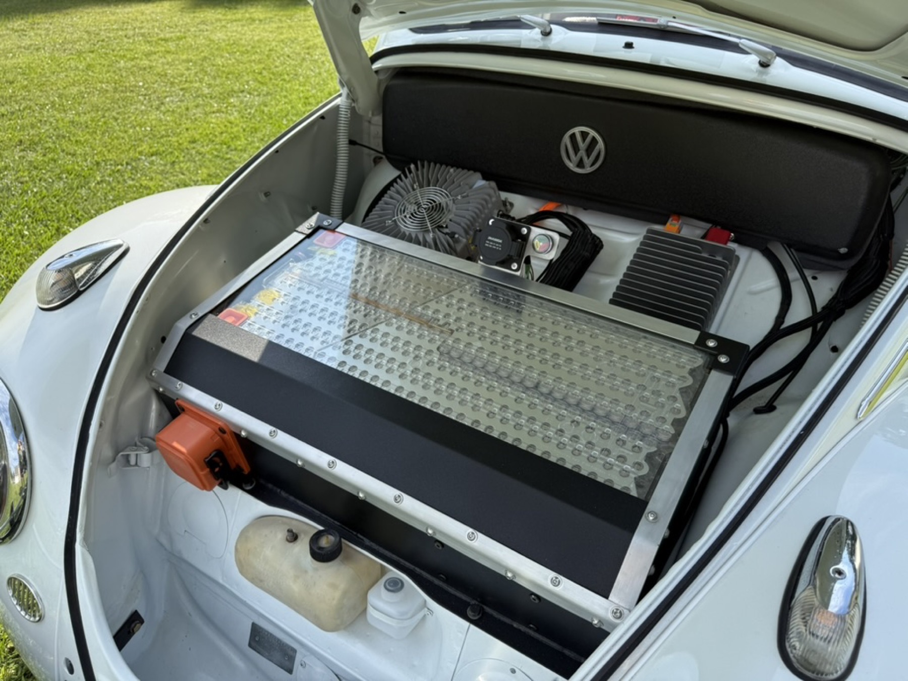 Battery pack and charger in the front trunk of a VW Beetle